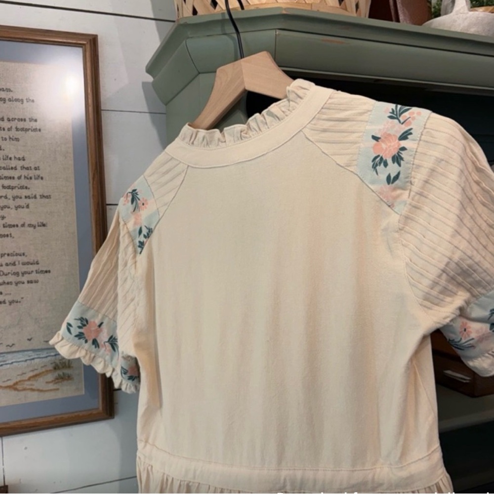 Ivy City Co Holland Maxi Dress Size XS
Cream Floral - Picture 7 of 7
